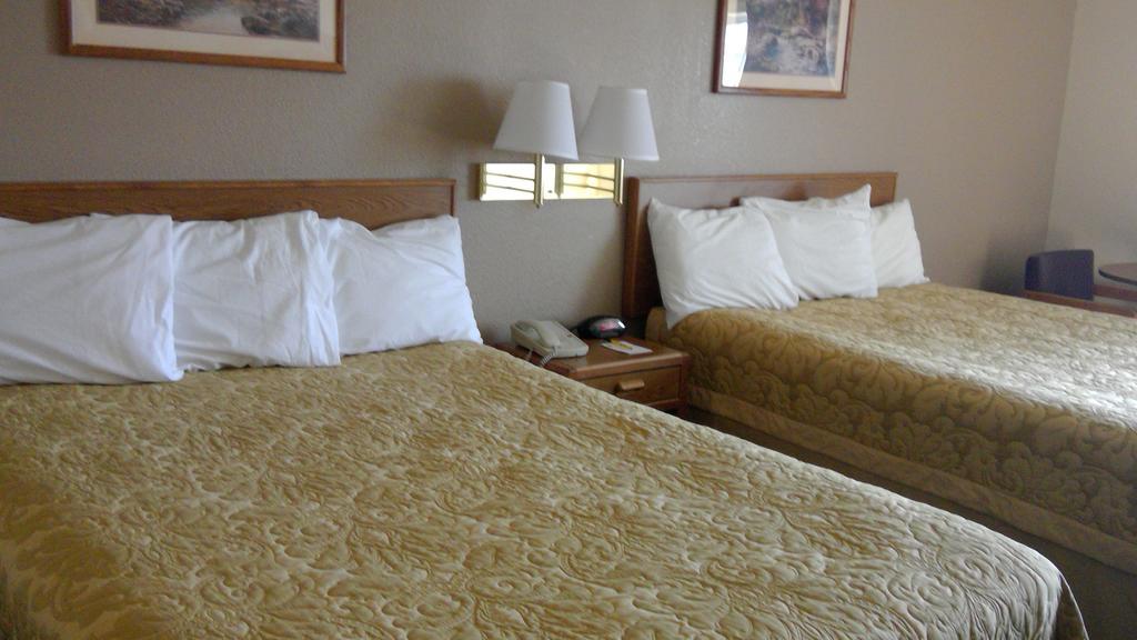 Deluxe Queen Studio Two Queen Beds Non-Smoking,531028296:JPEG